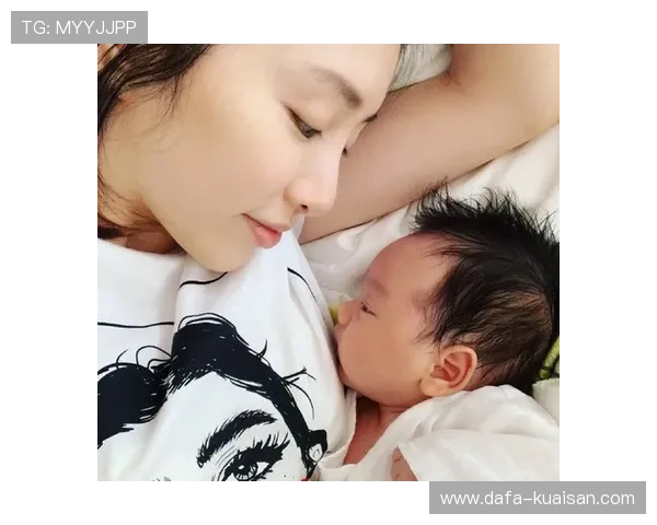 奥运冠军邹凯喜迎父亲身份 与妻子共享家庭幸福时光